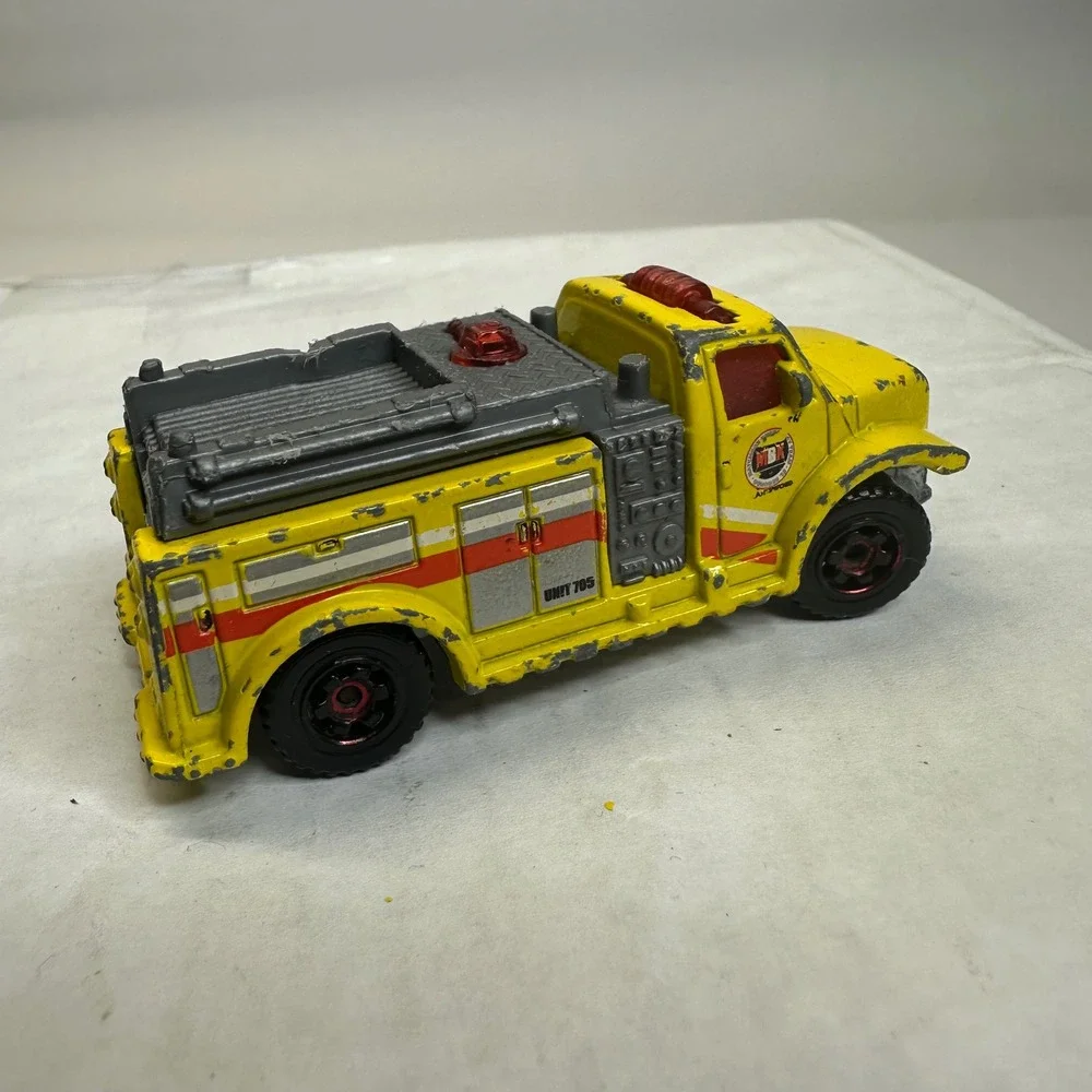 Matchbox Highway‎ Rescue Fire Truck Yellow MB566 Unit 705 2002 Mattel Diecast